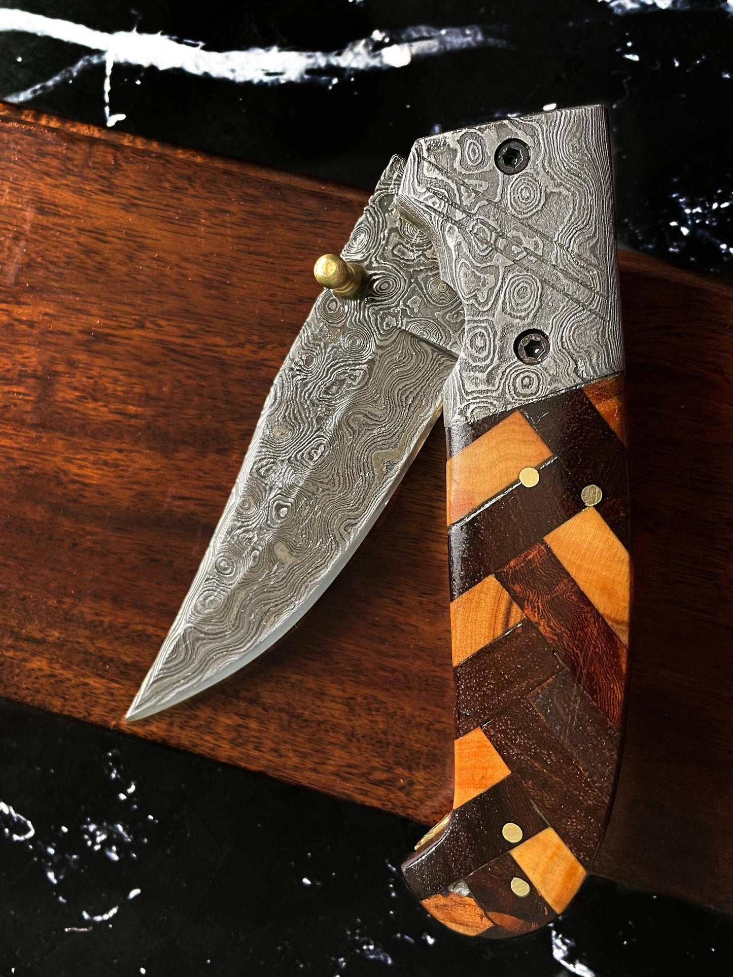 Custom Checkered Titan classico - Raindrop Damascus folding blade/ EDC/ Checkered (Walnut & Olive)