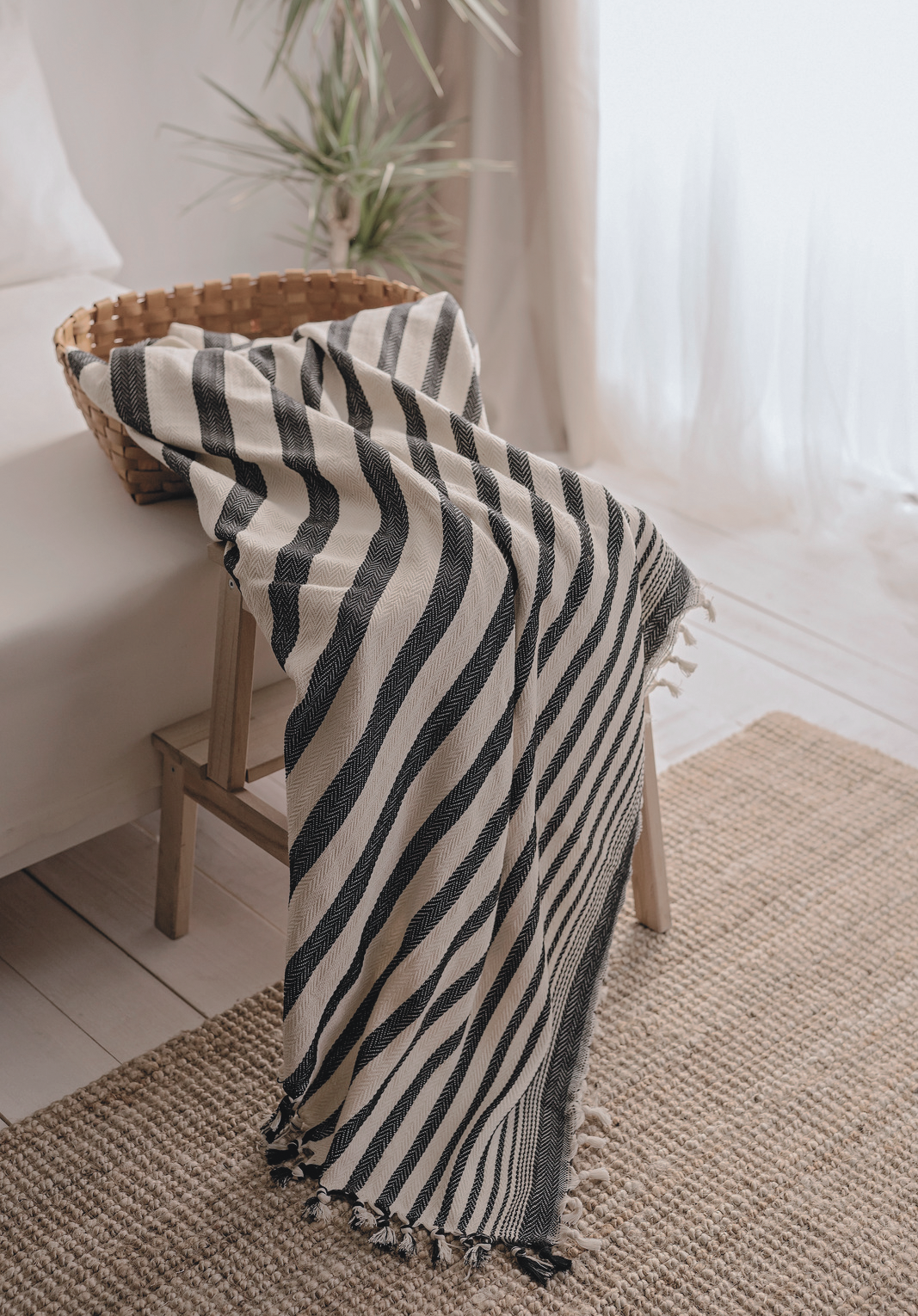 Soft Cream Farmhouse Throw Blanket & Bedspread