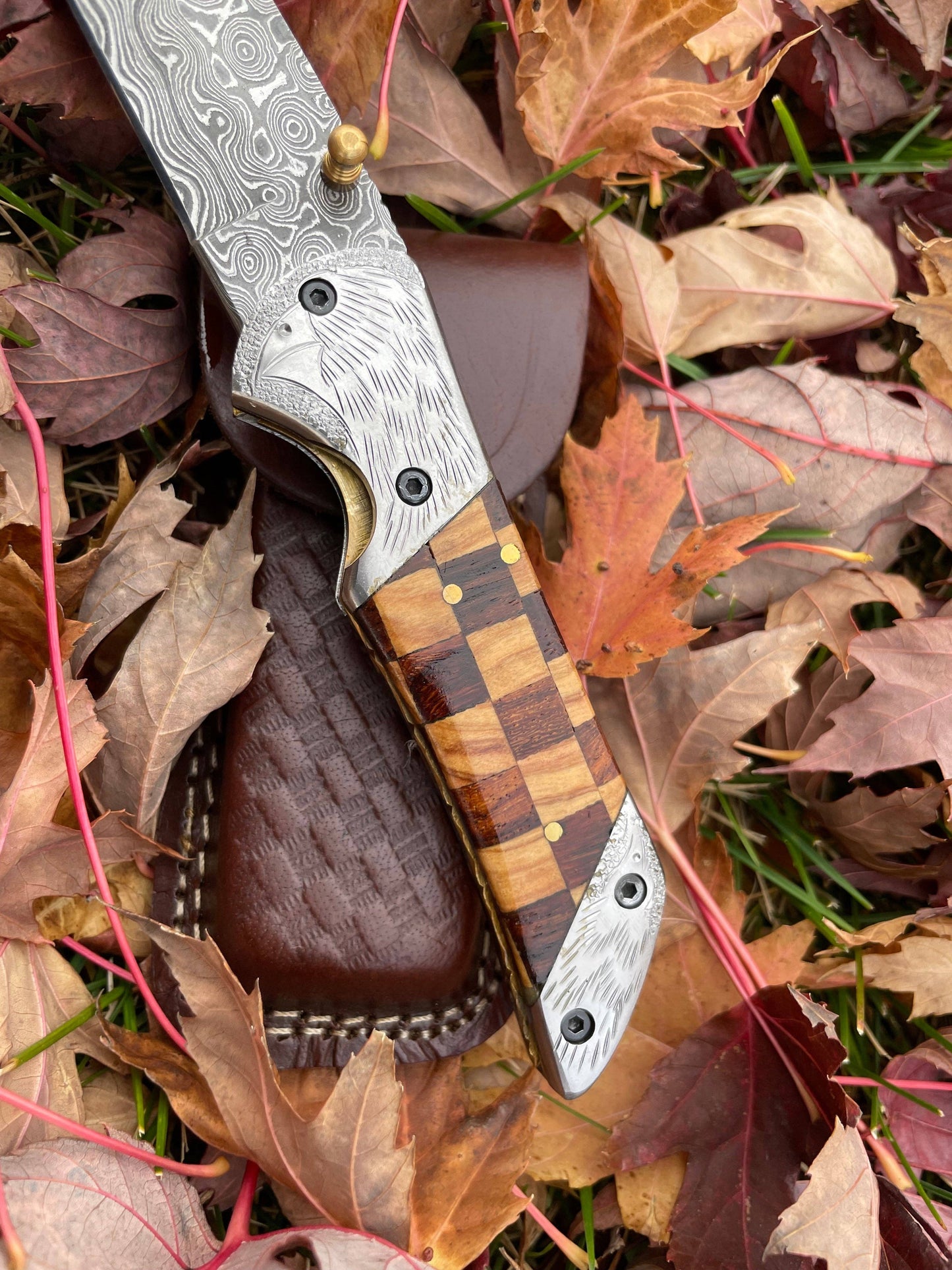 Damascus Steel Eagle Engraved Checkered Pocket Knife TK-041