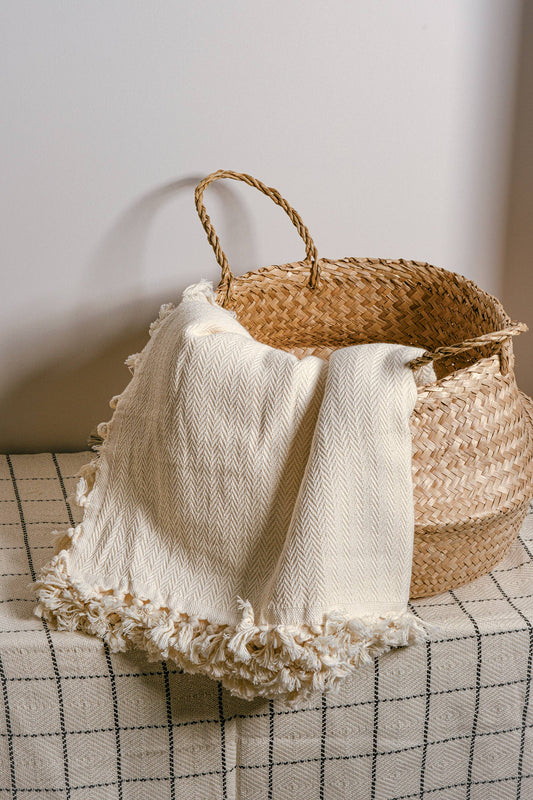 Soft Cream Farmhouse Throw Blanket & Bedspread