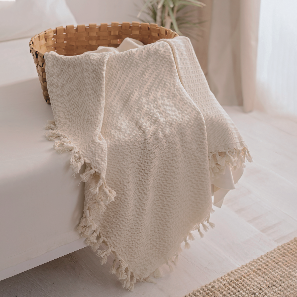 Soft Cream Farmhouse Throw Blanket & Bedspread