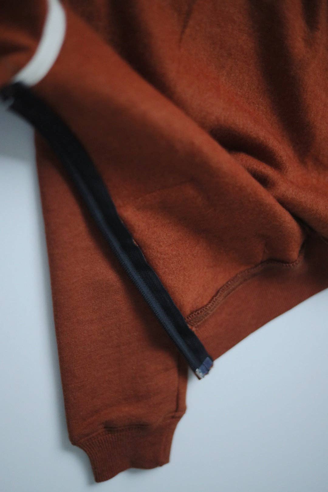 Organic cotton zip up hoodie / Rust